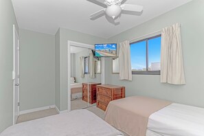 2 bedrooms, iron/ironing board, free WiFi