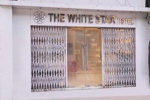 House | Meja sambut tetamu