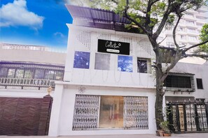 House | Exterior - Comfy Stays at Lokhandwala Andheri West (Mumbai)