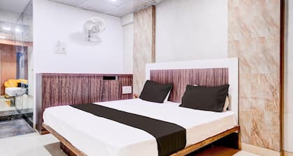 Comfy Stays at Lokhandwala Andheri West