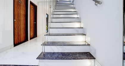 Comfy Stays at Lokhandwala Andheri West