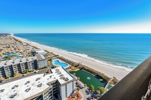 بالقرب من الشاطئ