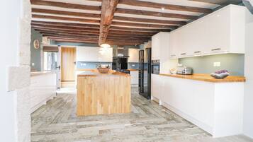 Dishwasher, cookware/dishes/utensils