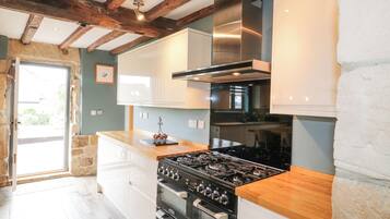 Dishwasher, cookware/dishes/utensils