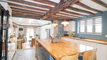 Dishwasher, cookware/dishes/utensils