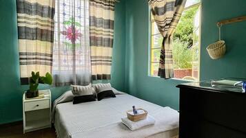 4 bedrooms, WiFi, bed sheets