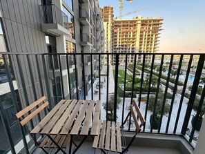 Terrace/patio - Magnificent GolfVille PoolView 2bedroom (Dubai)
