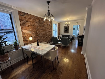 Charming 1-bedroom walkup condo in UWS New York with WiFi, AC, & chef's kitchen.