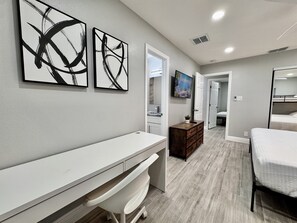 3 室のベッドルーム、デスク、アイロン / アイロン台、WiFi (無料)