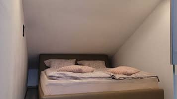 1 bedroom, free WiFi, bed sheets