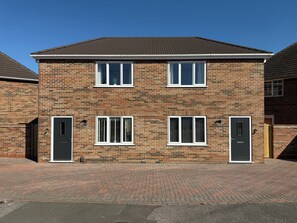 Exterior - Lovely 2 bed house in Lincoln, 12 minute walk from the famous Bailgate. Sleeps 4 (Lincoln)