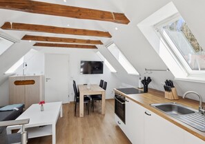 Apartment | Private kitchen | Highchair - Ferienhaus Fuer 10 Personen, Schneverdingen (Schneverdingen)