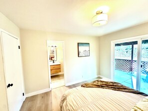 4 bedrooms, desk, WiFi - Spacious 4-bedroom house in cool Mountain View with WiFi (Mountain View)
