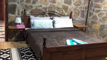 3 habitaciones, tabla de planchar con plancha, wifi y ropa de cama