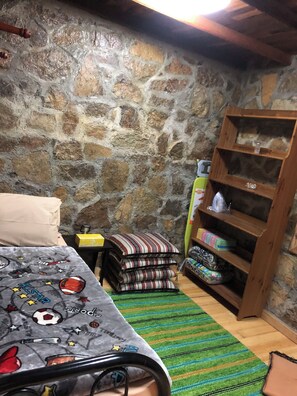 3 makuuhuonetta, silitysrauta/-lauta, Wi-Fi, vuodevaatteet