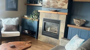 Smart TV, fireplace