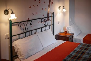 1 bedroom, WiFi, bed sheets - Room 'Arancione' with Shared Pool and Shared Garden (Semproniano)