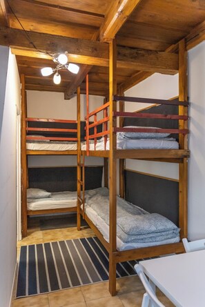 3 bedrooms, WiFi, bed sheets