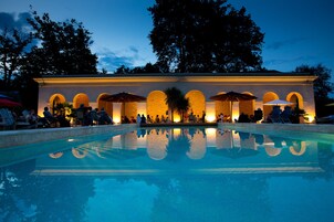 Piscina externa sazonal