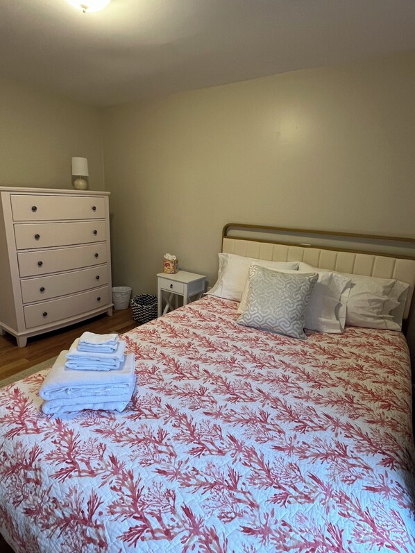 2 chambres, fer et planche à repasser, Wi-Fi, draps fournis