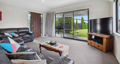 Rangi Marie - Alexandra Holiday Home