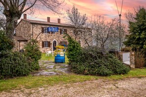 Exterior - Room 'Verde' with Shared Pool and Shared Garden (Semproniano)