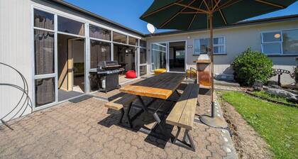 Mountain Serenity - Te Anau Holiday Home