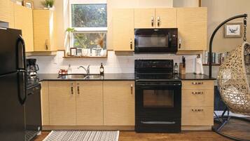 Fridge, oven, dishwasher, coffee/tea maker