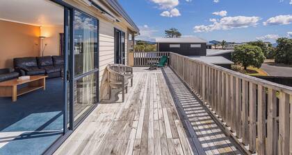 Seaspray Retreat - Matarangi Holiday Home