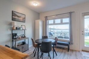 Dining - High Tide - Waterfront Paradise Bachelor (Tofino)