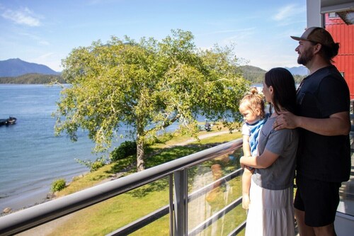 Cedar & Swell – Harbourfront Views & Pet Friendly