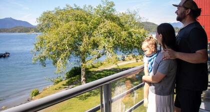 Cedar & Swell – Harbourfront Views & Pet Friendly