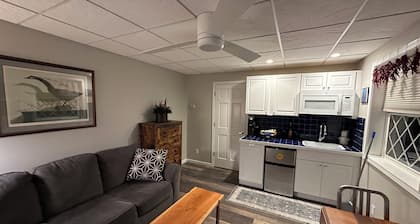 Charming 1-bedroom apartment in brilliant Ellwood City with WiFi, AC