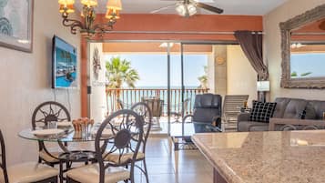Condo, 1 cama King size y sofá cama, balcón, vista al océano (Sonoran Sun SE 311) | Restaurantes