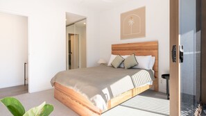 2 quartos, ferros/tábuas de passar roupa, acesso à internet