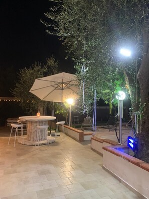 تناول الطعام بالخارج