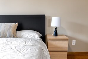 4 bedrooms, iron/ironing board, free WiFi, bed sheets