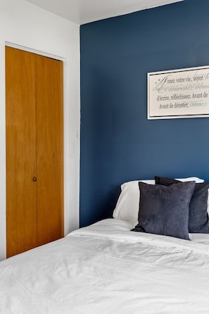 4 bedrooms, iron/ironing board, free WiFi, bed sheets