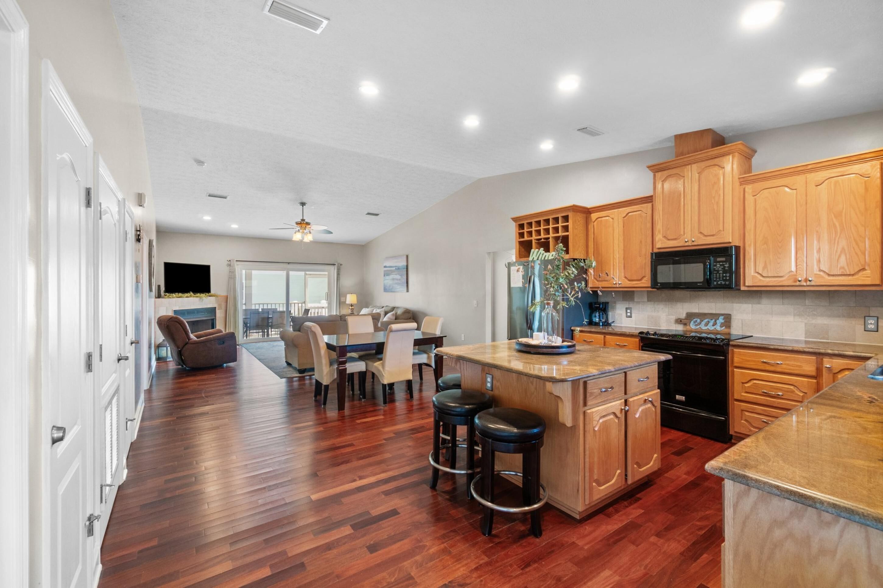 獨棟房屋 | 私人廚房 | 大型冰箱、微波爐、烤箱、爐台