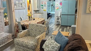 Smart TV, fireplace, video games