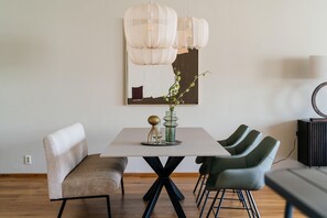 Apartment | Dining - Comfort at Hellingweg Haven (The Hague)