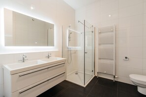 Appartement | Badkamer | Een haardroger