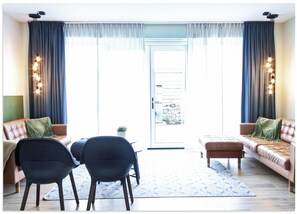 House | Living room - Waterfront Holiday Home With Terrace Views (Stavoren)