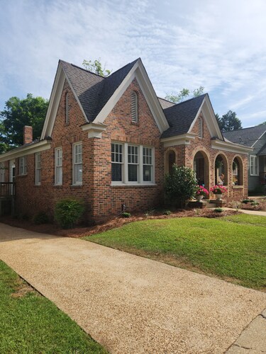 Beautiful Historic Home - 8 Guests - 4 Beds - Pet Friendly 