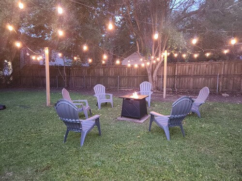 Indulgent Downtown Retreat - Beautiful Historic Home - 10 Guests - 6 Beds