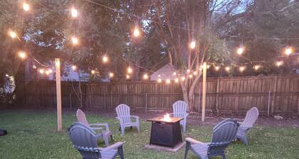 Indulgent Downtown Retreat - Beautiful Historic Home - 10 Guests - 6 Beds