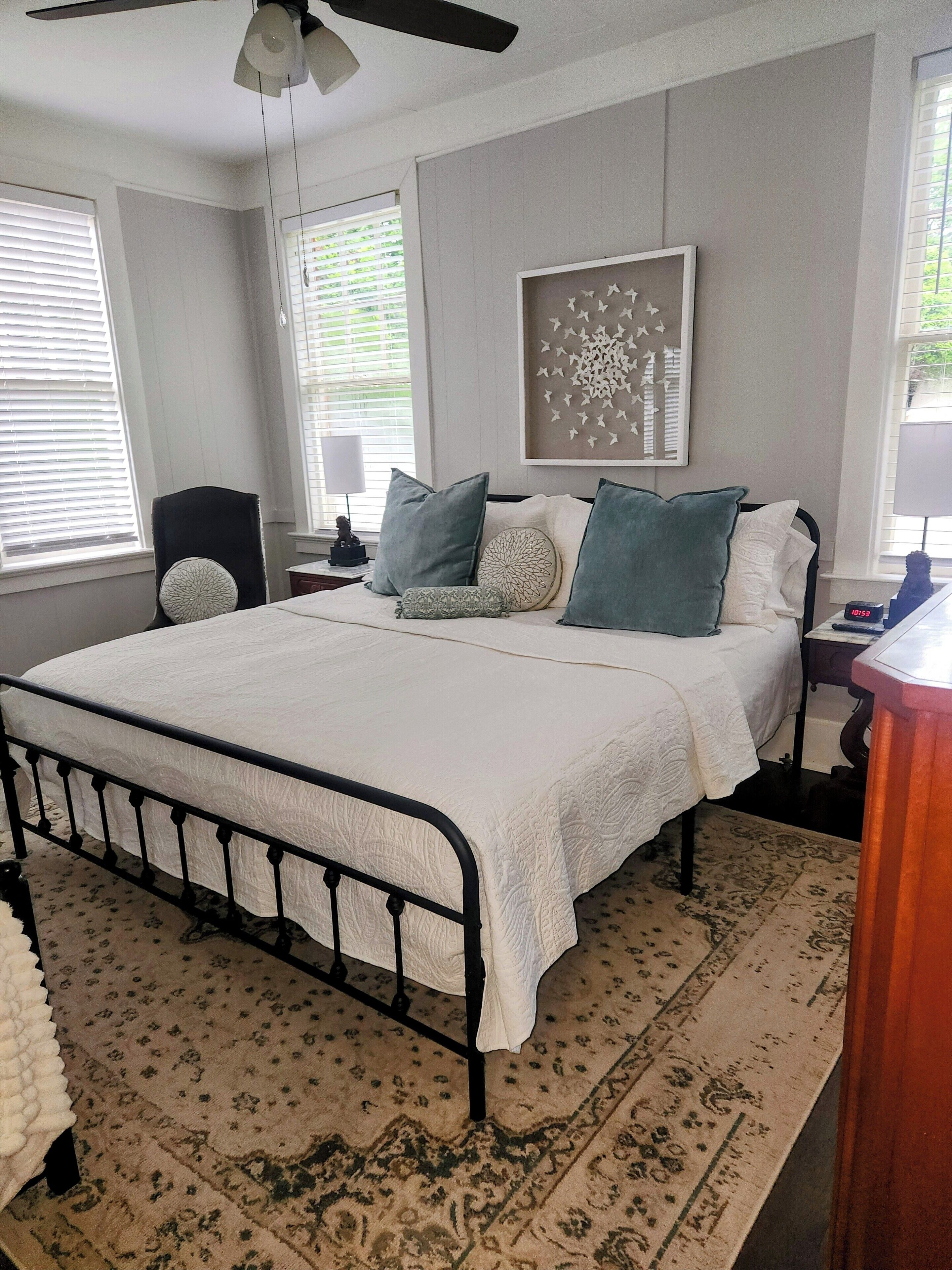 3 bedrooms, desk, iron/ironing board, travel cot