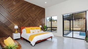 5 bedrooms, desk, iron/ironing board, travel crib