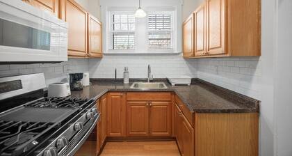 Loft 2 Bedrooms Sleeps 5 w/parking