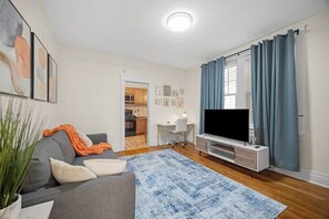 TV - Modern 1 Bdr Apt unit#2 Sleeps4 (Pittsburgh)